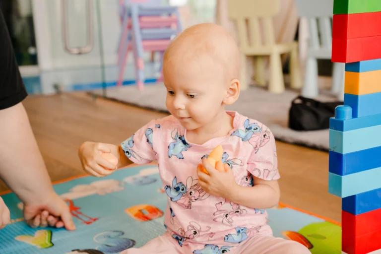 Dvogodišnja Hana Đelilović vodi borbu sa karcinomom; mama Ajla: Kemoterapija je obori, ali se brzo pridigne