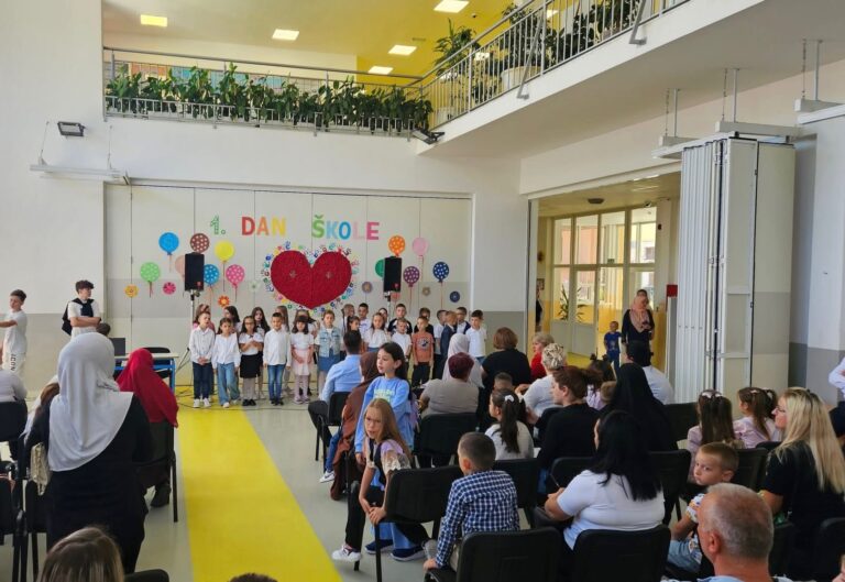 Novčana podrška za novotravničke prvačiće i njihove roditelje