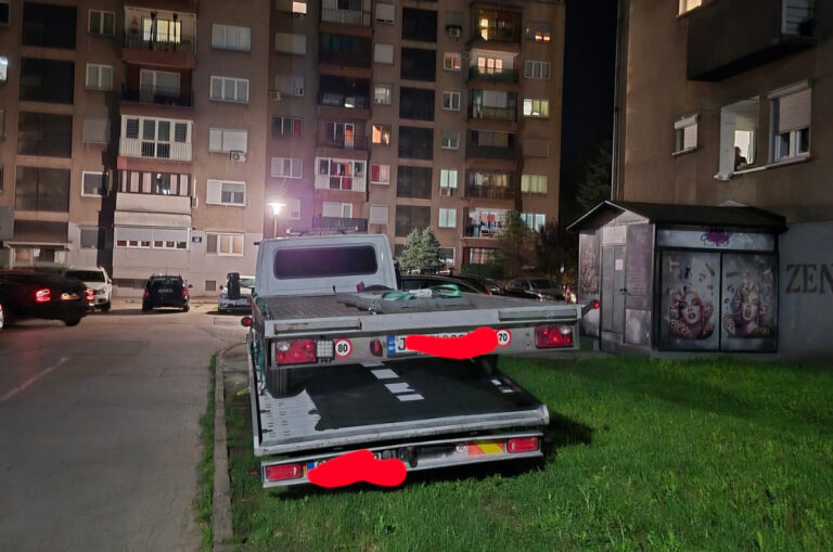 Travnjaci nisu parking: Grad se gradi kulturom, a ne bahatošću