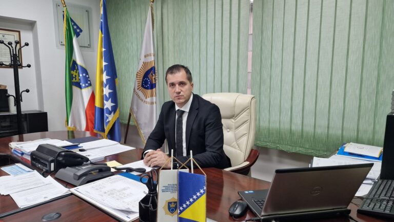 Ministar MUP-a ZDK Emir Vračo čestitao početak školske godine i apelovao na vozače