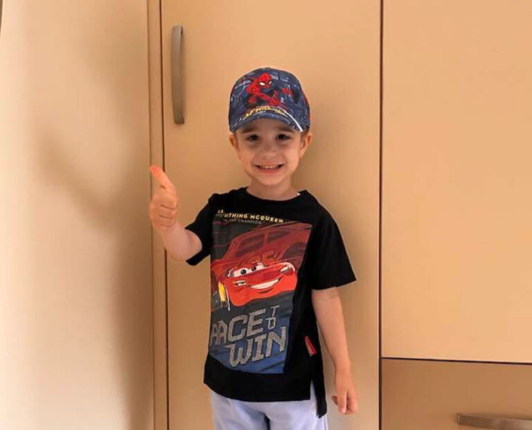 Tuga u Maglaju: Preminuo maleni Omar, dječak koji je čak pet puta pobijedio tumor