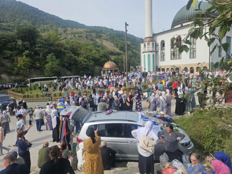 Hiljade vjernika kod Zenice prisustvovalo otvorenju džamije