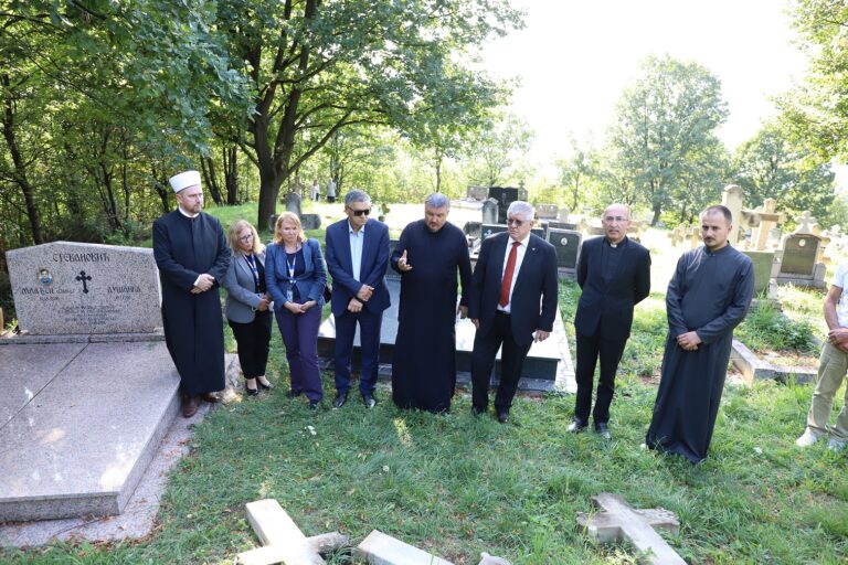 VANDALIZAM U PEČUJU: Grad Zenica nudi nagradu za informacije o huliganskom činu u Pečuju