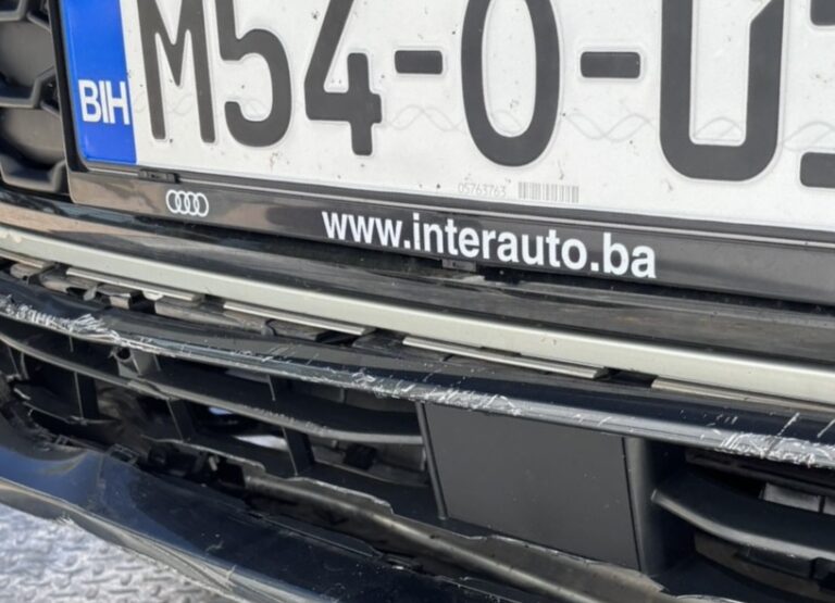 Zenica: Građanin nudi nagradu za informacije o udarenom Audiju