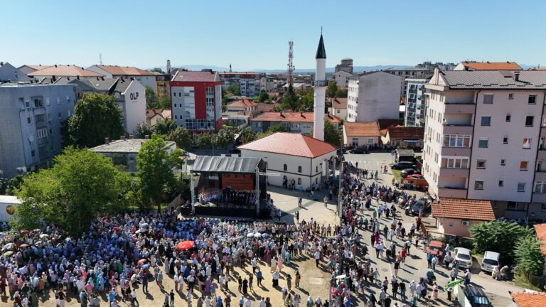 Bijeljina: Otvorenje džamije Ahmed-bega Salihbegovića okupilo hiljade vjernika