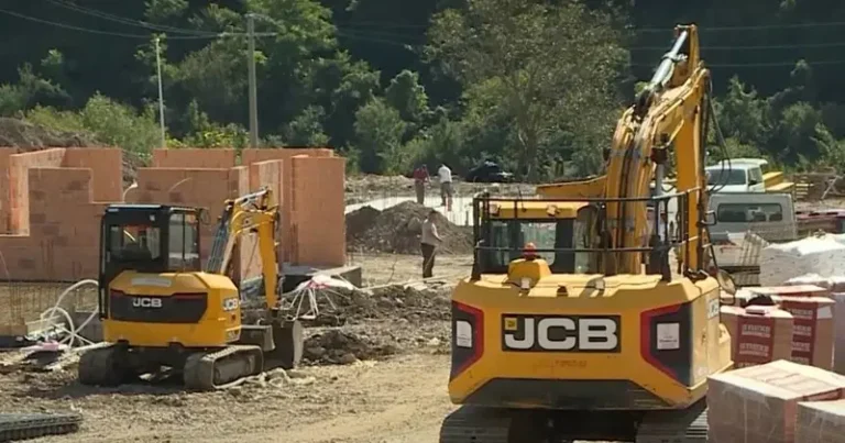 Godinu dana od razornih poplava u Jablanici, neki još nemaju krov nad glavom