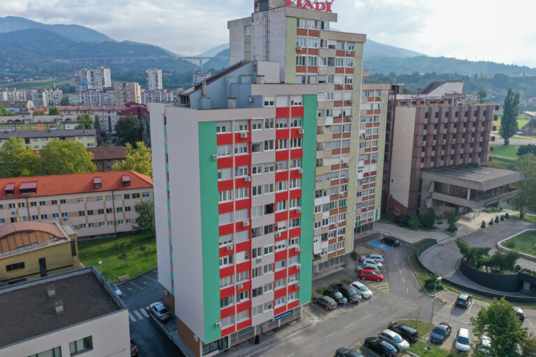 Zgrada u Zenici dobila novu energetski efikasnu fasadu: Zime i ljeta bit će udobnija za stanare