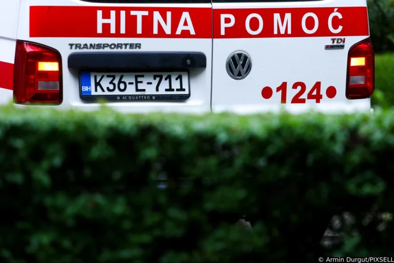 Drama u Maglaju: Naguravanje maloljetnika u tržnom centru završilo teškim povredama!