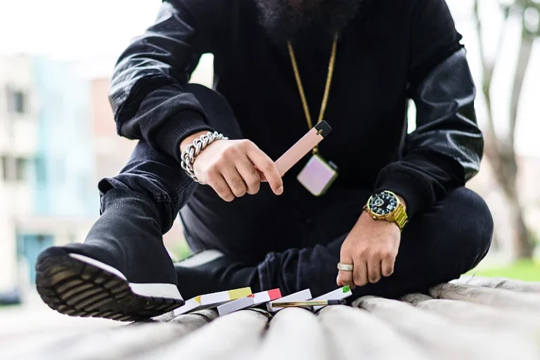 Opasna droga u vejpovima: Sve više djece u bolnicama