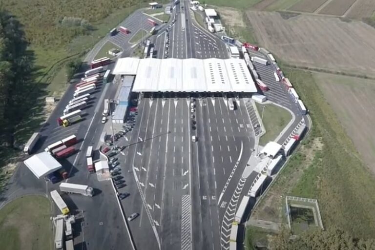 Bh. državljanin automobilom probio rampu na granici i pobjegao u Srbiju