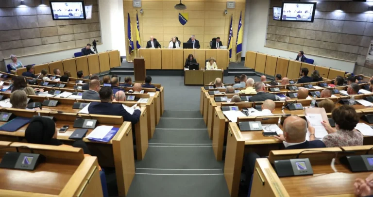 Da li će firme biti oslobođene zateznih kamata: Ko se u Parlamentu FBiH tome protivi