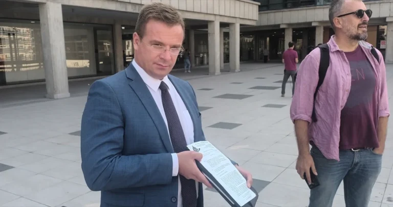 Da li je ovo normalno: U Srbiji će vas uhapsiti ako policajcu kažete da je…?