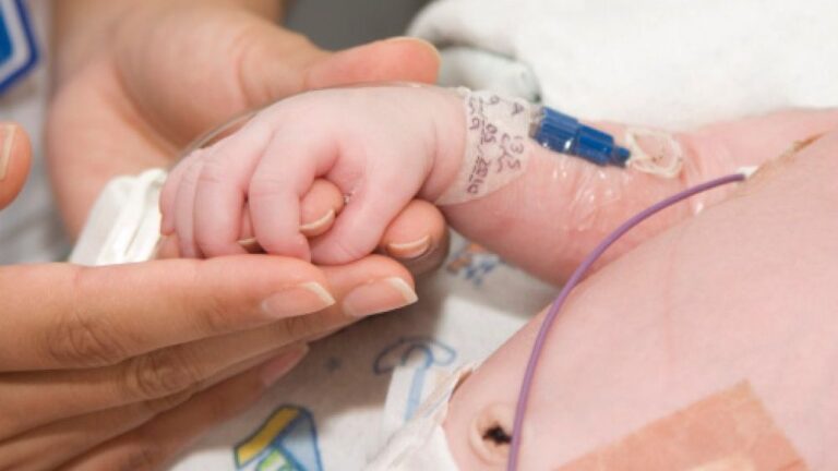 Beba umrla tokom porođaja u stanu, uhapšena babica