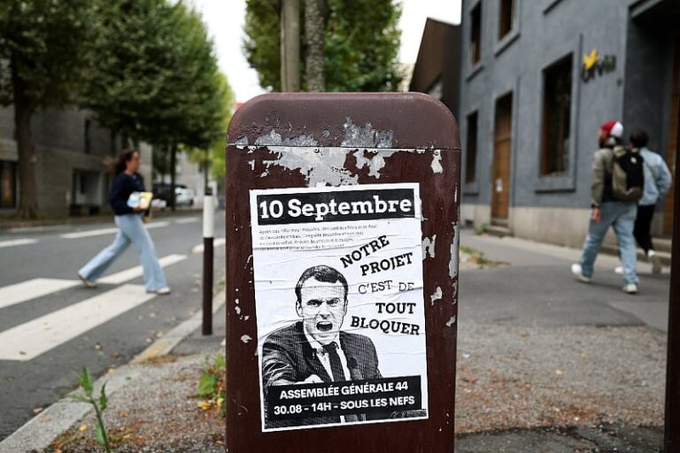 Emmanuel Macron na ulice Francuske izvodi 80.000 policajaca kako bi se suzbio tajanstveni protest
