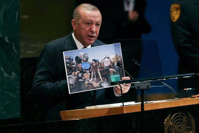 Erdogan na zasjedanju UN-a pokazao fotografije iz Gaze: “Ovo je najniža tačka čovječanstva”