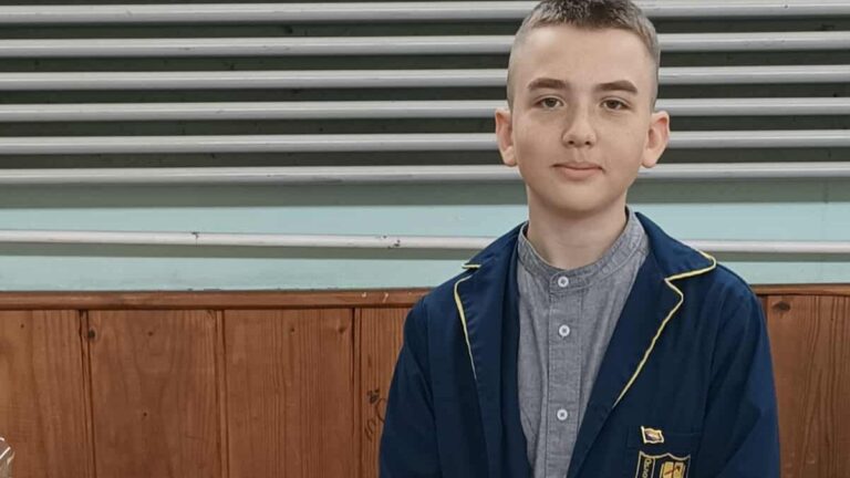 Četrnaestogodišnji dječak savladao filografiju i zadivio tržište: Ensar Dervišević od eksera i žice izrađuje umjetnička djela