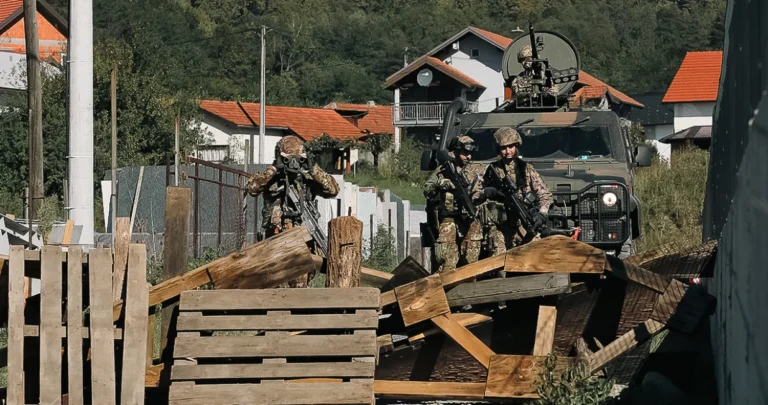 (FOTO) EUFOR započeo najvažniju vježbu “Brzi odgovor 25” – Razbijali su blokade na putu
