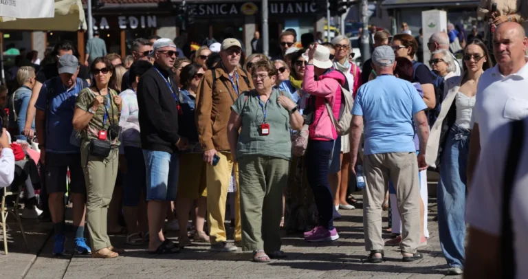(FOTO) Sarajevo sve privlačnija destinacija: Turisti su nam otkrili čime ih grad osvaja
