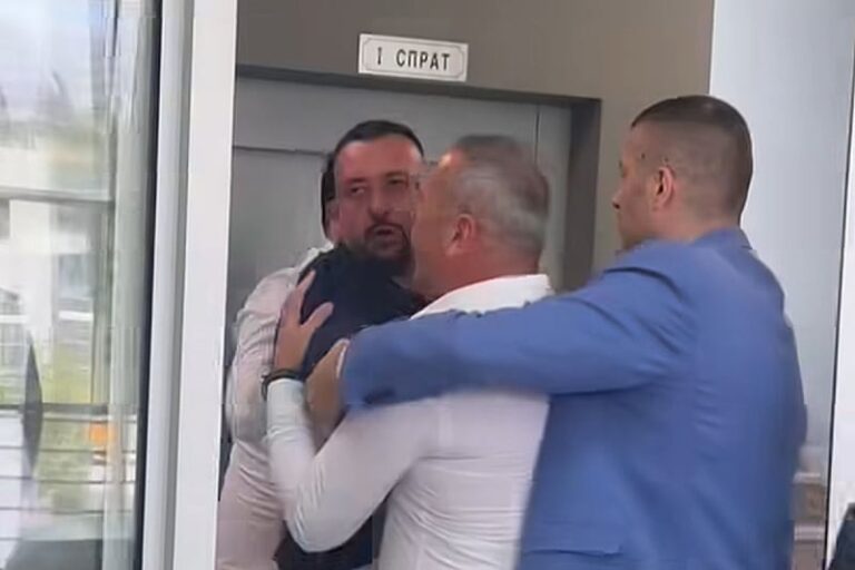 Haos na sjednici Skupštine Općine Istočno Novo Sarajevo: Potukli se Dodikov i Stevandićev vijećnik