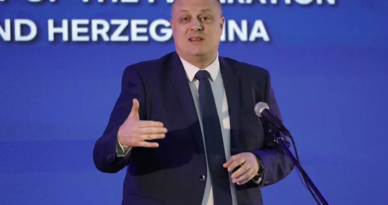 Dodik će zbog ovog pobjesniti: Mijatović se “prisjetio” Miloševića i njegovog odlaska sa vlasti