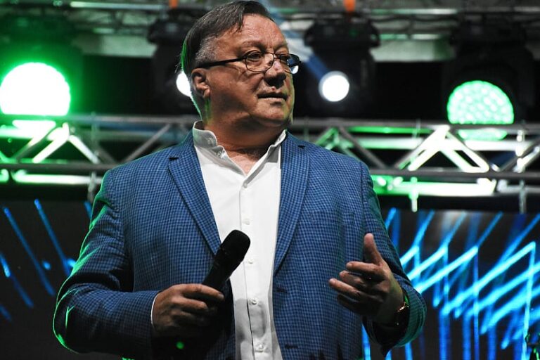 Halid Bešlić nastavlja liječenje: Prebačen je na onkologiju, dobro se osjeća