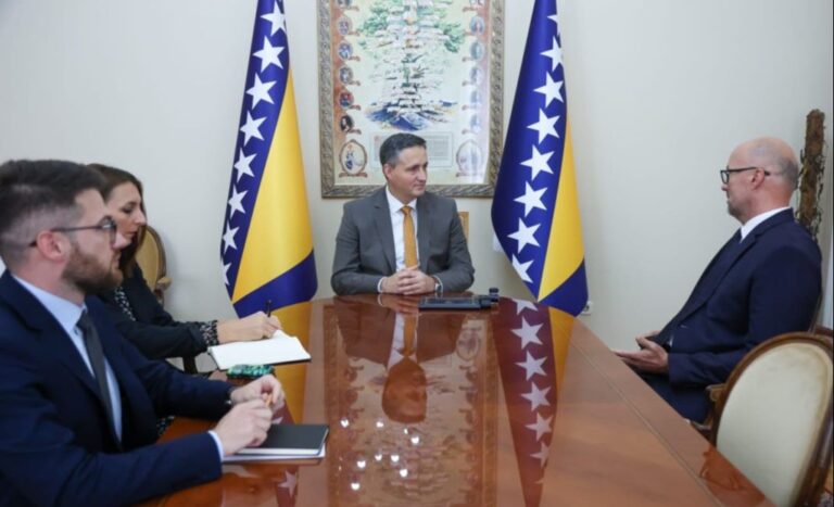 Bećirović s ambasadorom: Slovačka priznaje presude sudova UN-a i činjenicu da je u Srebrenici počinjen genocid nad Bošnjacima