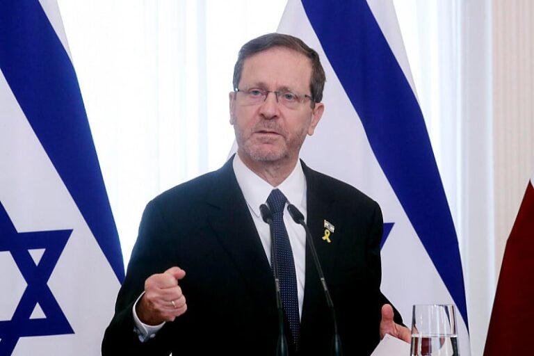 Izraelski predsjednik putuje u London, parlamentarci upozoravaju Starmera da se ne sastaje s njim