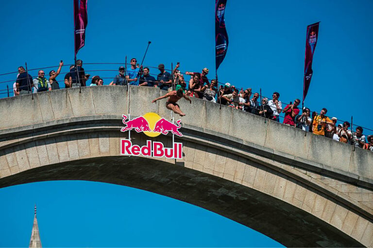 Prvi dan Red Bull Cliff Divinga je donio uzbuđenja: Iffland juri pobjedu, bitka Gimena i Barnabe