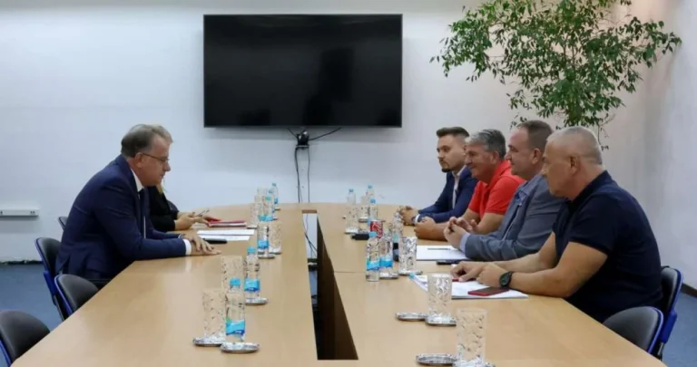 Razgovor koji je prethodio kraju blokade: Evo šta je Nikšić rekao nakon sastanka sa prijevoznicima