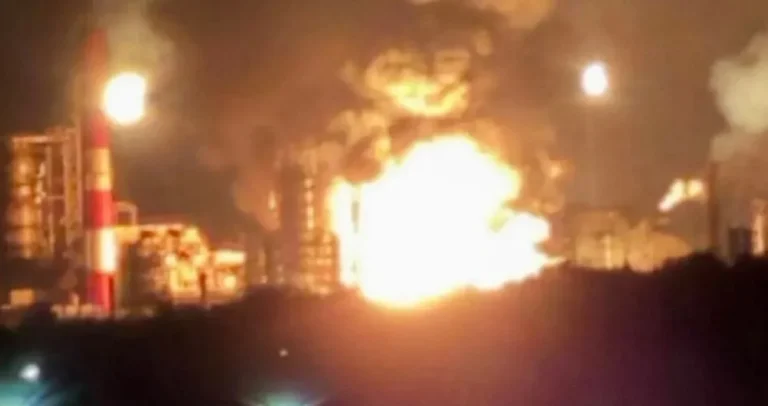 Ukrajinski dronovi pogodili najveću rafineriju ruskog naftnog diva