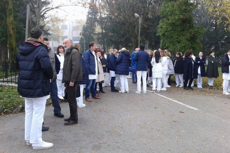 Ljekari iz USK: Plata nam nije povećana za 1.200 maraka