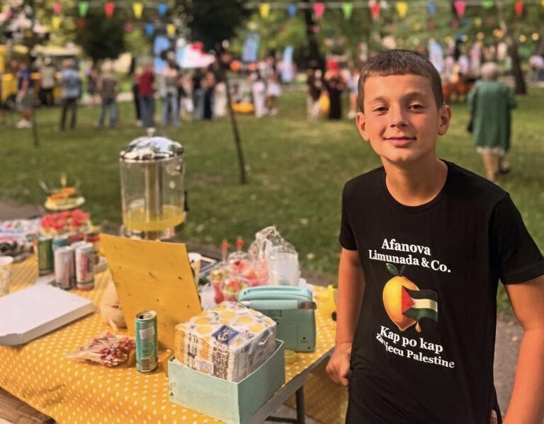 Mali heroj iz Zenice: Afan prodajom limunade skupio 4.500 KM i sve donirao djeci Palestine