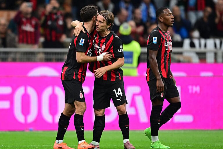 Milan u derbiju srušio Napoli, prvaka od prvog poraza nije spasio ni igrač više