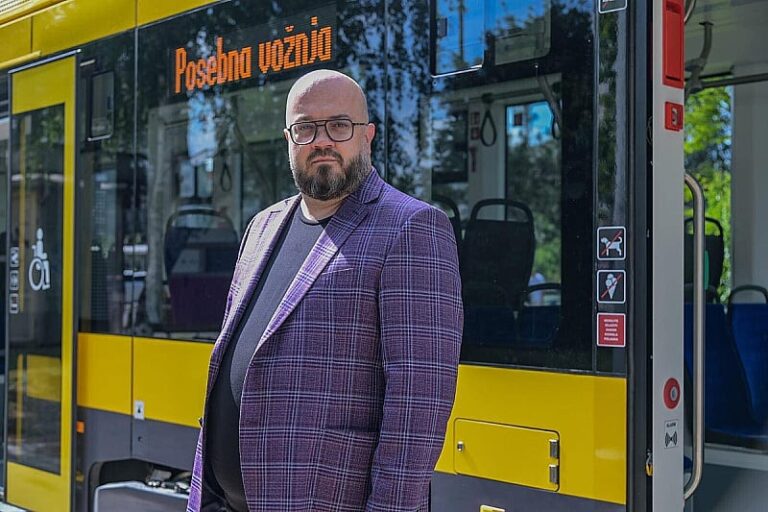 Ministarstvo saobraćaja KS raspisalo javnu nabavku za kupovinu 25 novih vozila