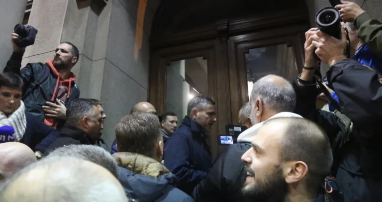 Najgora godina za novinare u Srbiji: Samo u augustu napadnuti najmanje 137 puta