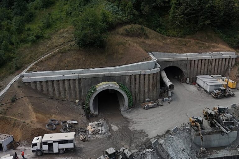 Najveći radovi na Koridoru 5C u ZDK: Tri tunela u različitim fazama gradnje