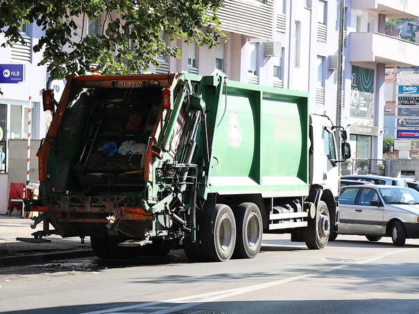 Nastavlja se čišćenje mostarskih ulica: Jučer odvezeno 200 tona otpada