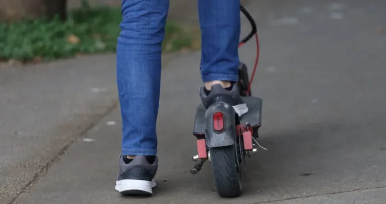 Nesreća u bh. općini: Maloljetnik pao sa električnog romobila, teško je povrijeđen
