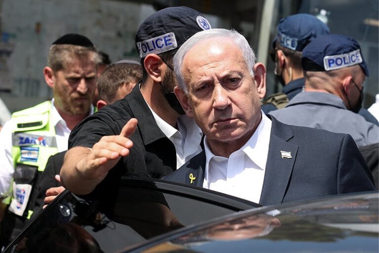 Netanyahu kaže da je srušeno “50 kula terora” u Gazi, obratio se Palestincima: “Pažljivo me slušajte”