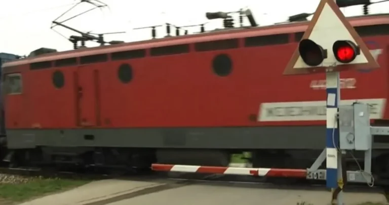 Nova tragedija u BiH: Mladi vozač poginuo u sudaru voza i automobila