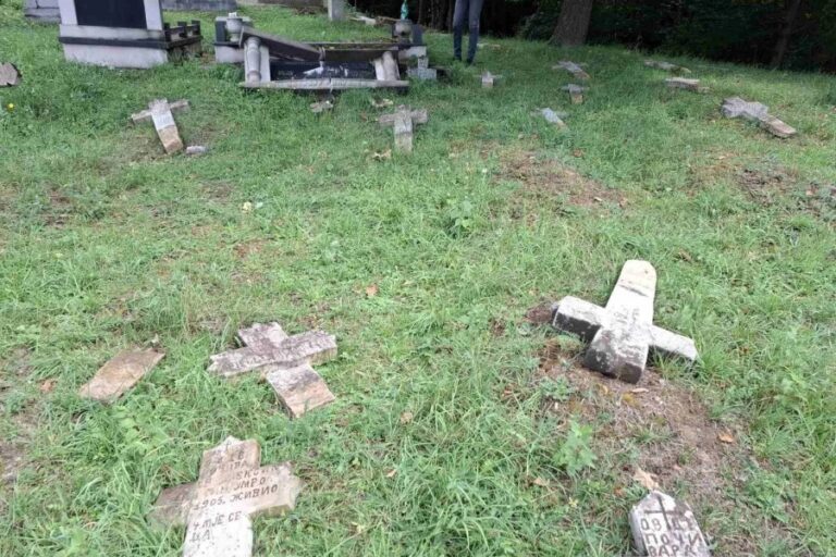 OSCE oštro osudio čin vandalizma na pravoslavnom groblju u Zenici