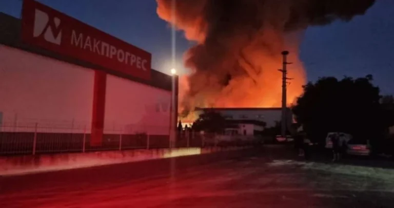 Požar u tvornici slatkiša: Vatrogasci ostali zaglavljeni u rastopljenom šećeru