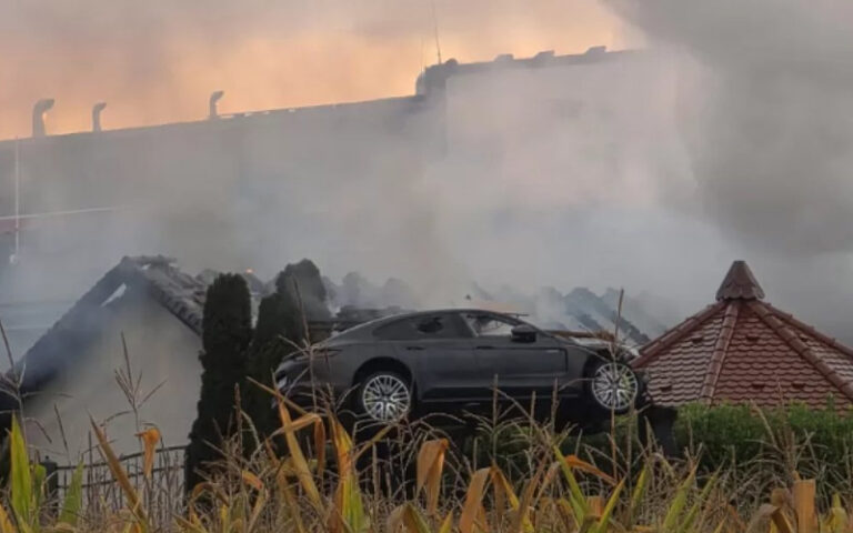 Požega: U velikom požaru izgorjeli skupocjeni automobili. Požar krenuo od hibrida?