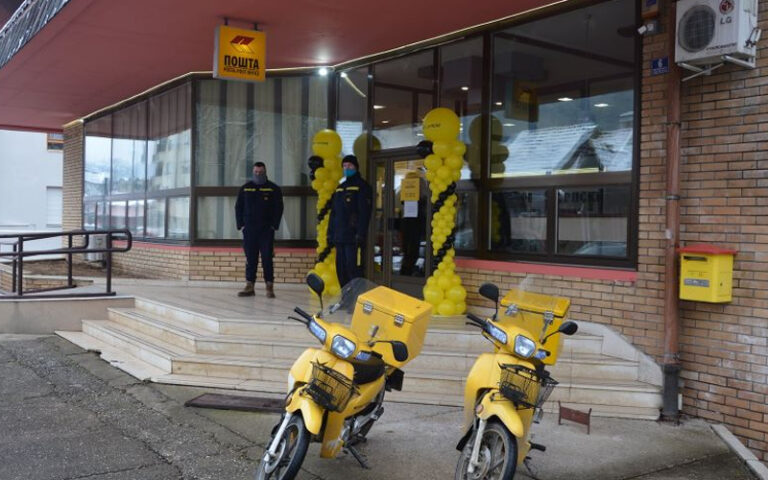 Policija ispred Pošte pronašla novac, pozvali vlasnika da se javi