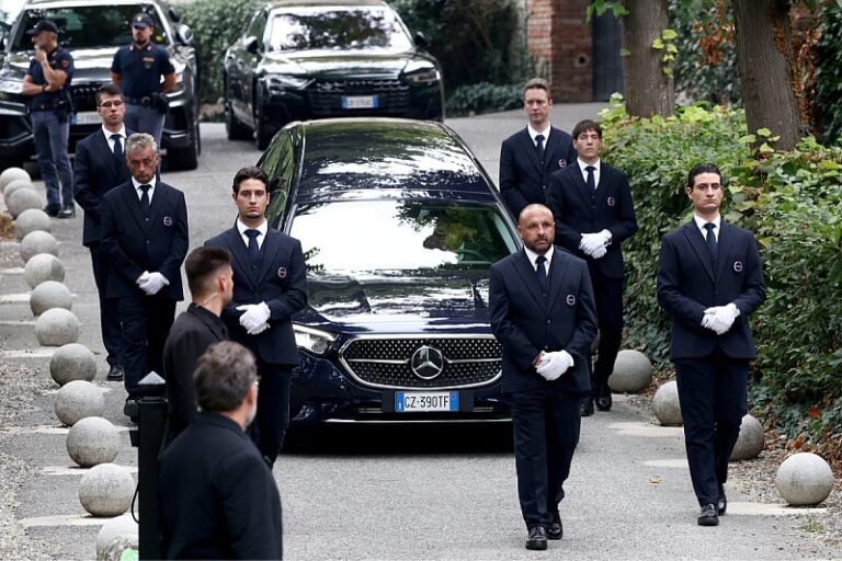 Porodica i prijatelji oprostili su se od Giorgia Armanija: Bit će sahranjen pored roditelja i starijeg brata