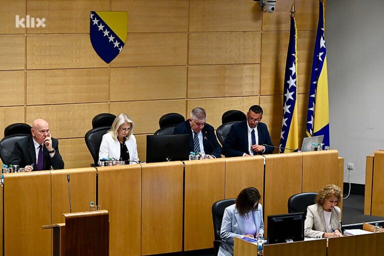 Prva sjednica Predstavničkog doma FBiH nakon ljetne pauze: Planirani važni zakoni pa sklonjeni s dnevnog reda