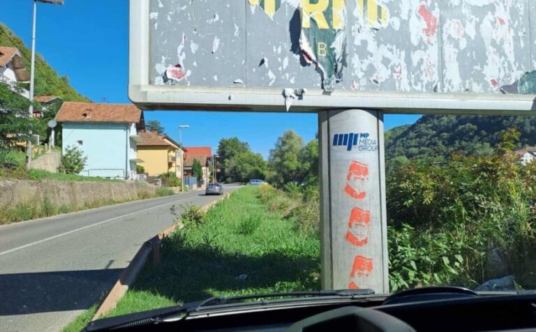 Skandalozno: Novi grafiti s likom Ratka Mladića u Zvorniku
