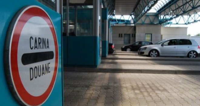 Stara Gradiška: Carinici našli 23.400 eura u jakni vozača iz BiH, kazna 9.000 eura