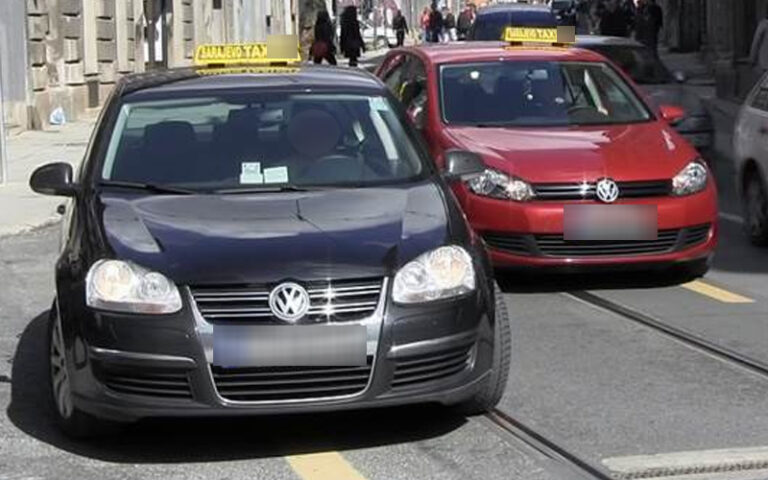 Taksisti u problemu: Zakon još čeka potvrdu, putnici ulaze nasred ulice