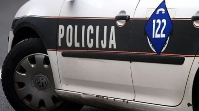 Teška saobraćajna nesreća u bh. gradu: Maloljetnik preminuo, drugom mladiću se bore za život